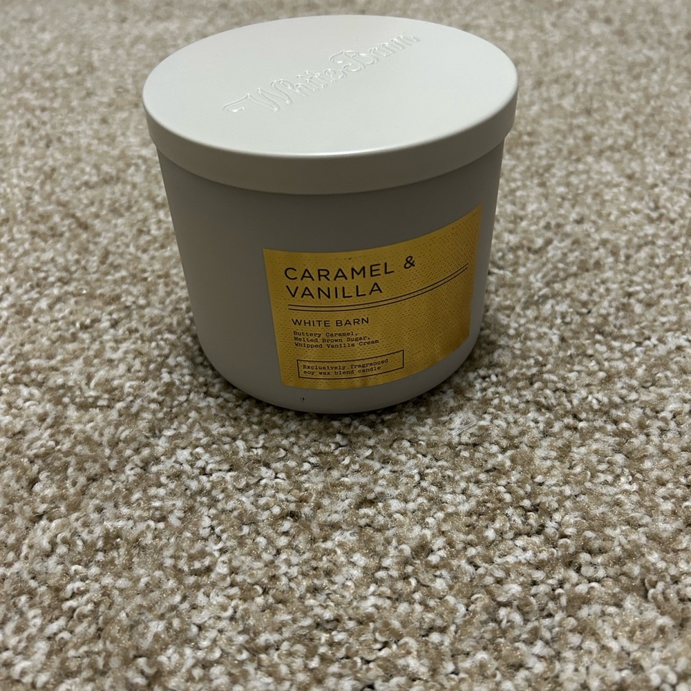 White Barn Carmel & Vanilla 3 wick Candle